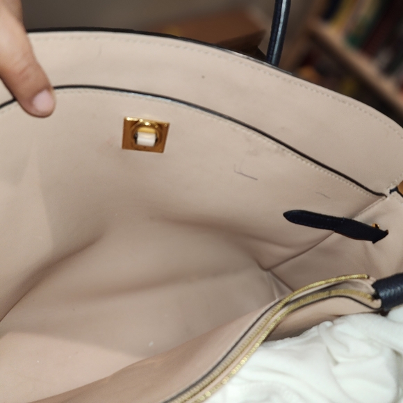 Louis Vuitton Milla MM - Picture 15 of 16